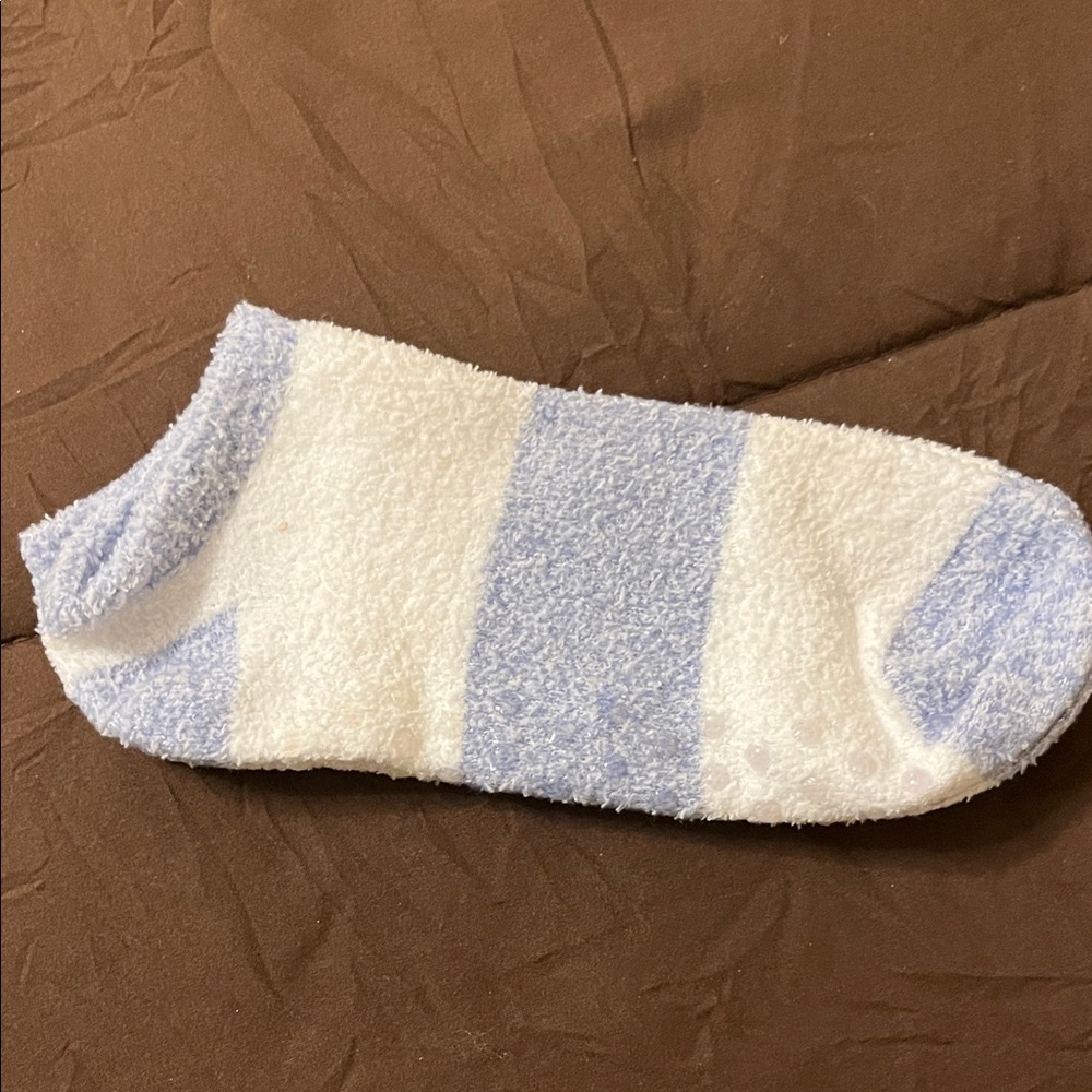 Expressions Women's White and Light Blue Casual Socks. NWOT